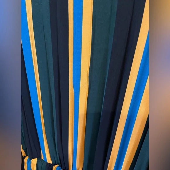 NWOT Gorgeous Striped V-Neck Dress - Picture 5 of 7